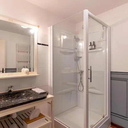 Le Manoir 1977 Penzion *