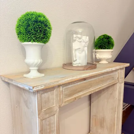 Le Manoir 1977 Penzion